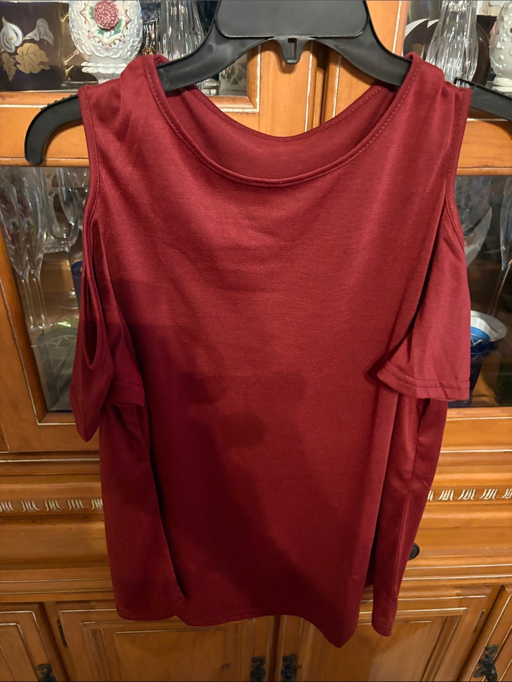 Women's Cold-Shoulder Tank Top in Wine
